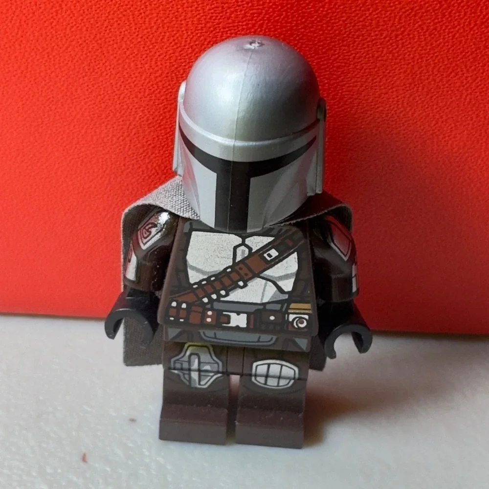 LEGO Star Wars The Mandalorian Minifigure Din Djarin Beskar Armor Cape SW1135